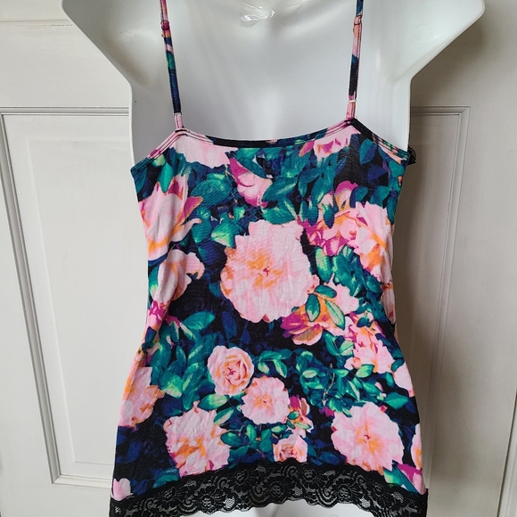 Decree Top - Picture 2 of 5